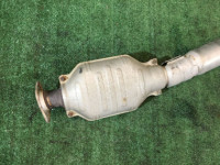 ท่อไอเสียท่อนกลาง SUBARU FORESTER OEM 44200FA020 44221AA051 SF9, SF5 2000 EJ254