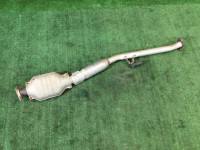 ท่อไอเสียท่อนกลาง 44200FA020 44221AA051 SUBARU FORESTER