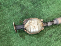 ท่อไอเสียท่อนกลาง SUBARU FORESTER OEM 44200FE180 SG5 2004 EJ202