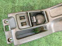 Porta-copos SUBARU LANCASTER OEM 66150AE020DG 92132AE000DG BH9 1998 beige 8L5