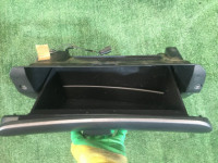 Porta-luvas SUBARU LEGACY OEM 66120AE000ML BEE 2002 silver 01G