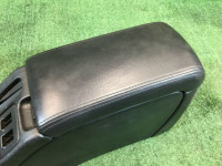 Glovebox and armrest кожа SUBARU LEGACY OEM 92111AE030ML BEE 2002 silver 01G