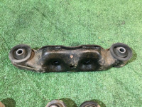 差速器支座 SUBARU LEGACY OEM 41310AE001 41310AE002 41310AE002 BE5 2000 EJ206
