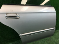 右リアドア SUBARU LEGACY OEM 60400AE240 60400AE400 60400AE140 BE5 2000 Silver 792