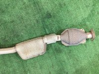ท่อไอเสียท่อนกลาง SUBARU LEGACY OEM 44200AE021 44200AE022 BE5 2000 EJ206