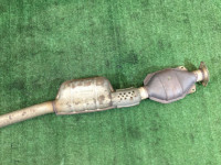 ท่อไอเสียท่อนกลาง SUBARU LEGACY OEM 44200AE021 44200AE022 BE5 2000 EJ206