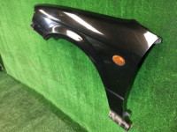 左フロントフェンダー SUBARU LEGACY OEM 57120AE011 BEE 2002 black 18L,15K