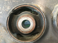 Travesaño trasero SUBARU LEGACY OEM 20152AE000 20152AE001 BH9 2000 EJ254