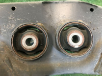 Travesaño trasero SUBARU LEGACY OEM 20152AE000 20152AE001 BH9 2000 EJ254