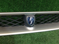 Решетка радиатора SUBARU LEGACY OEM 91121AE210SJ BH9 2000 silver 792