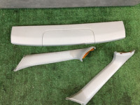Revestimento da porta da bagageira SUBARU LANCASTER OEM 94320AE011AC BH9 BHE BH5 1999 white / grey 8K2