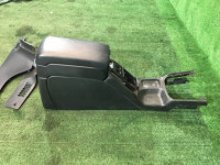 手套箱与扶手 высокий SUBARU LEGACY OEM 92111AE010ML, 92132AE000ML, BH5 BE5 BE9 BHE BH9 2002 silver 01G