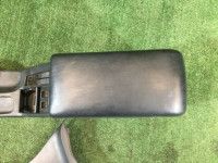 手套箱与扶手 высокий SUBARU LEGACY OEM 92111AE010ML, 92132AE000ML, BH5 BE5 BE9 BHE BH9 2002 silver 01G