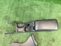 手套箱与扶手 высокий SUBARU LEGACY OEM 92111AE010ML, 92132AE000ML, BH5 BE5 BE9 BHE BH9 2002 silver 01G