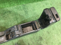 手套箱与扶手 высокий SUBARU LEGACY OEM 92111AE010ML, 92132AE000ML, BH5 BE5 BE9 BHE BH9 2002 silver 01G