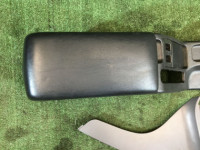 Porta-luvas e apoio de braço SUBARU LEGACY OEM 92111AE010AC BHE BH9 BH5 BE BE9 BE5 BEE 2001 silver 01G