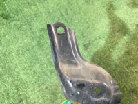 Soporte izquierdo del parachoques delantero SUBARU LEGACY OEM 57707AE130 BHE BH9 BH5 BE5 BE9 BEE 2001 silver 01G