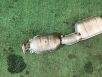 ท่อไอเสียท่อนกลาง SUBARU LEGACY OEM 44200AE050 BH9 BE9 2001 EJ254 AT