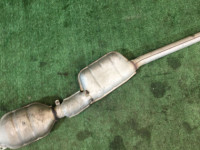 ท่อไอเสียท่อนกลาง SUBARU LEGACY OEM 44200AE050 BH9 BE9 2001 EJ254 AT