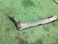 Soporte izquierdo del parachoques delantero SUBARU LANCASTER OEM 57707AE240 BHE BH9 1999 beige 8L5