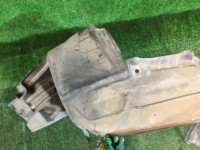 左前轮内衬 SUBARU LANCASTER OEM 59110AE030 BHE BH9 1999 beige 8L5