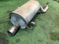 Panela de escape SUBARU LEGACY OEM 44300AE240 BEE 2002 EZ30 AT