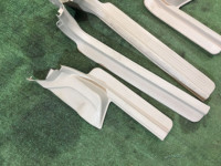 Embellecedores de faldón SUBARU LANCASTER OEM 94060AE000GE, 94060AE010GE, 94061AE000GE, 94061AE010GE BHE BH9 1998 beige 8L5