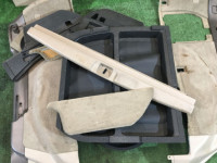 Tapizado del maletero SUBARU LANCASTER OEM 95066AE030GG, 95065AE020GG, 95066AE020GG BHE BH9 1998 beige 8L5