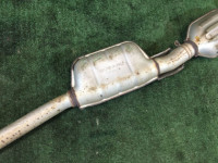 ท่อไอเสียท่อนกลาง SUBARU LANCASTER OEM 44200AE050 BH9 BE9 1998 EJ254 AT