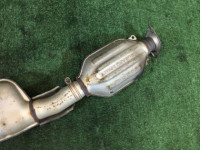 ท่อไอเสียท่อนกลาง SUBARU LANCASTER OEM 44200AE050 BH9 BE9 1998 EJ254 AT