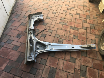Estribo metálico derecho DAIHATSU TANTO LA600S LA610S 2017
