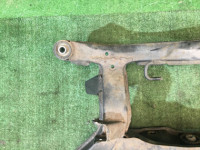 Travesaño trasero SUBARU LEGACY OEM 20152AE001 BHE BH9 BH5 BE5 BE9 BEE 2002 EZ30
