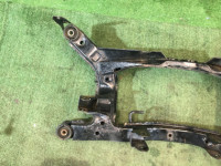 Travesaño trasero SUBARU LEGACY OEM 20152AE001 BHE BH9 BH5 BE5 BE9 BEE 2002 EZ30