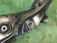 Travesaño trasero SUBARU LEGACY OEM 20152AE001 BHE BH9 BH5 BE5 BE9 BEE 2002 EZ30