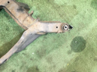 Travesaño trasero SUBARU LEGACY OEM 20152AE001 BHE BH9 BH5 BE5 BE9 BEE 2002 EZ30