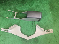 Glovebox and armrest SUBARU LANCASTER OEM 92111AE010AD BHE BH9 BH5 2002 Silver 1U2