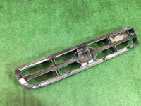 フロントグリル SUBARU LANCASTER OEM 91121AE260 BHE BH9 2002 Silver 1U2