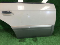 Дверь задняя правая SUBARU LANCASTER OEM 60400AE420 BHE BH9 2000 8L5