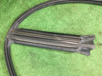 Borracha da porta direita SUBARU LANCASTER OEM 63521AE020 BHE BH9 BH5 2000 8L5