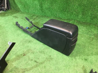 Porta-luvas e apoio de braço SUBARU LEGACY OEM 92111AE010ML BHE BH9 BH5 BE5 BE9 BEE 2001 01G