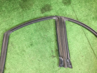 右ドアウェザーストリップ SUBARU LEGACY OEM 63521AE000 BE5 BE9 BEE 2001 01G
