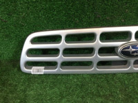 Rejilla del radiador SUBARU LANCASTER OEM E3617AE580 BHE BH9 2002 Silver 1U2
