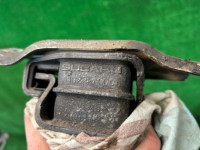 发动机支座 SUBARU OUTBACK OEM 41022FE040 41022FE030 41022FE040 41022FE030 BP9 2004 EJ253 AT