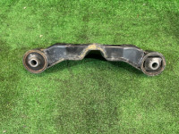 Apoio do diferencial SUBARU OUTBACK OEM 41310AG021 BPE 2007 EZ30 AT