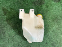 Depósito del limpiaparabrisas SUBARU LEGACY OEM 86610FC000 BG5 1998 EJ20DD AT