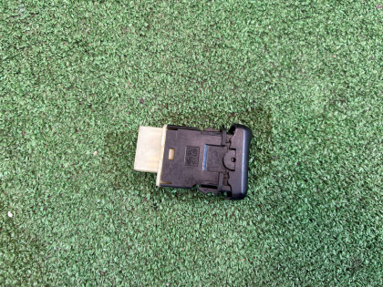 Windscreen heater switch 83243AC030 SUBARU LEGACY