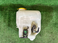กระปุกน้ำฉีดกระจก SUBARU LANCASTER OEM 86610AE010 BH9 2001 EJ254 AT