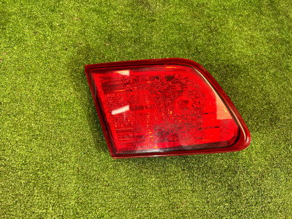 ไฟท้ายซ้าย На крышку багажника 84912AJ160 SUBARU LEGACY
