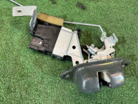 バックドアロック SUBARU LEGACY OEM 63032AE020 BHE 2002 White 51E, 96H