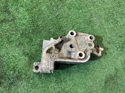ขายึดตัวตั้งสายพานไทม์มิ่ง SUBARU LEGACY LANCASTER OEM 13156AA061 BH9 2001 EJ254 AT